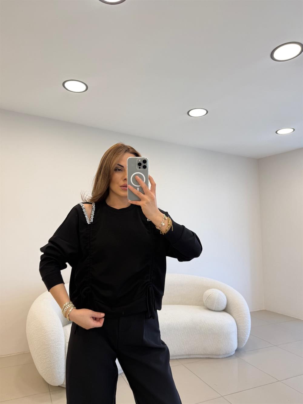 OMUZ DEKOLTELİ VE TAŞ DETAYLI SWEAT SİYAH