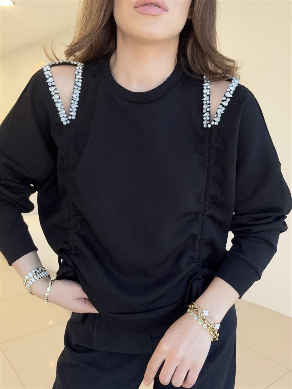 OMUZ DEKOLTELİ VE TAŞ DETAYLI SWEAT SİYAH
