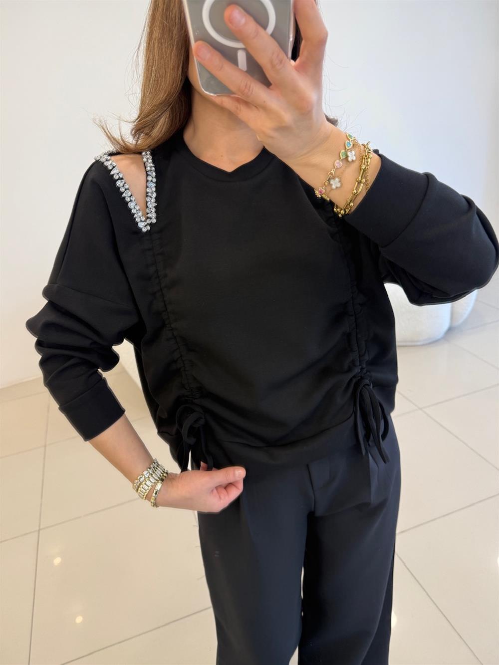 OMUZ DEKOLTELİ VE TAŞ DETAYLI SWEAT SİYAH