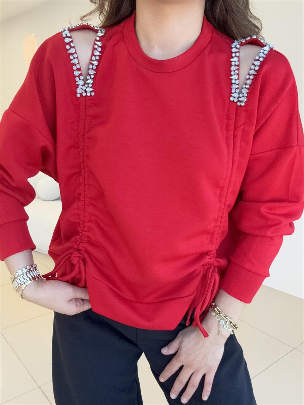 OMUZ DEKOLTELİ VE TAŞ DETAYLI SWEAT KIRMIZI