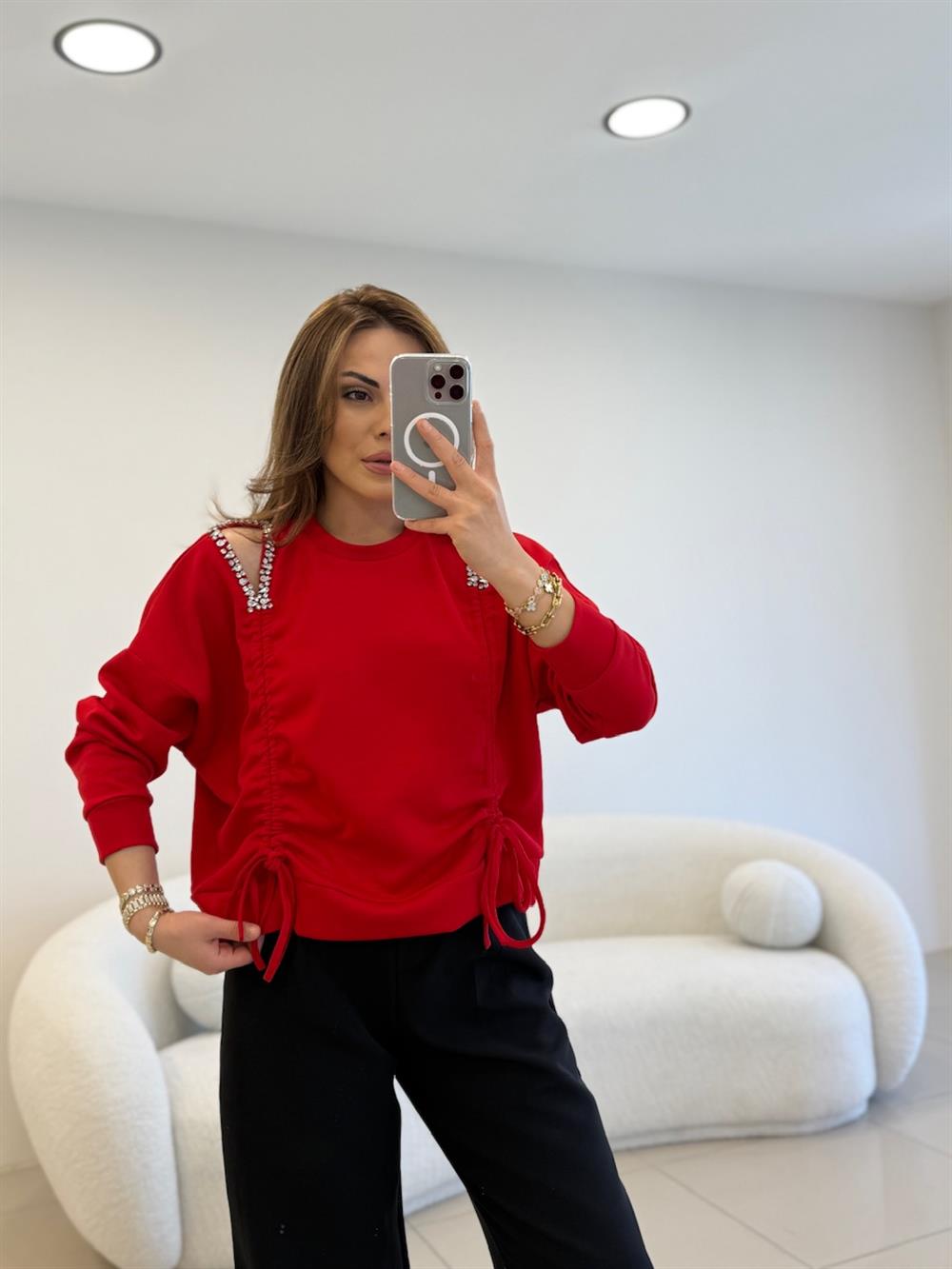 OMUZ DEKOLTELİ VE TAŞ DETAYLI SWEAT KIRMIZI