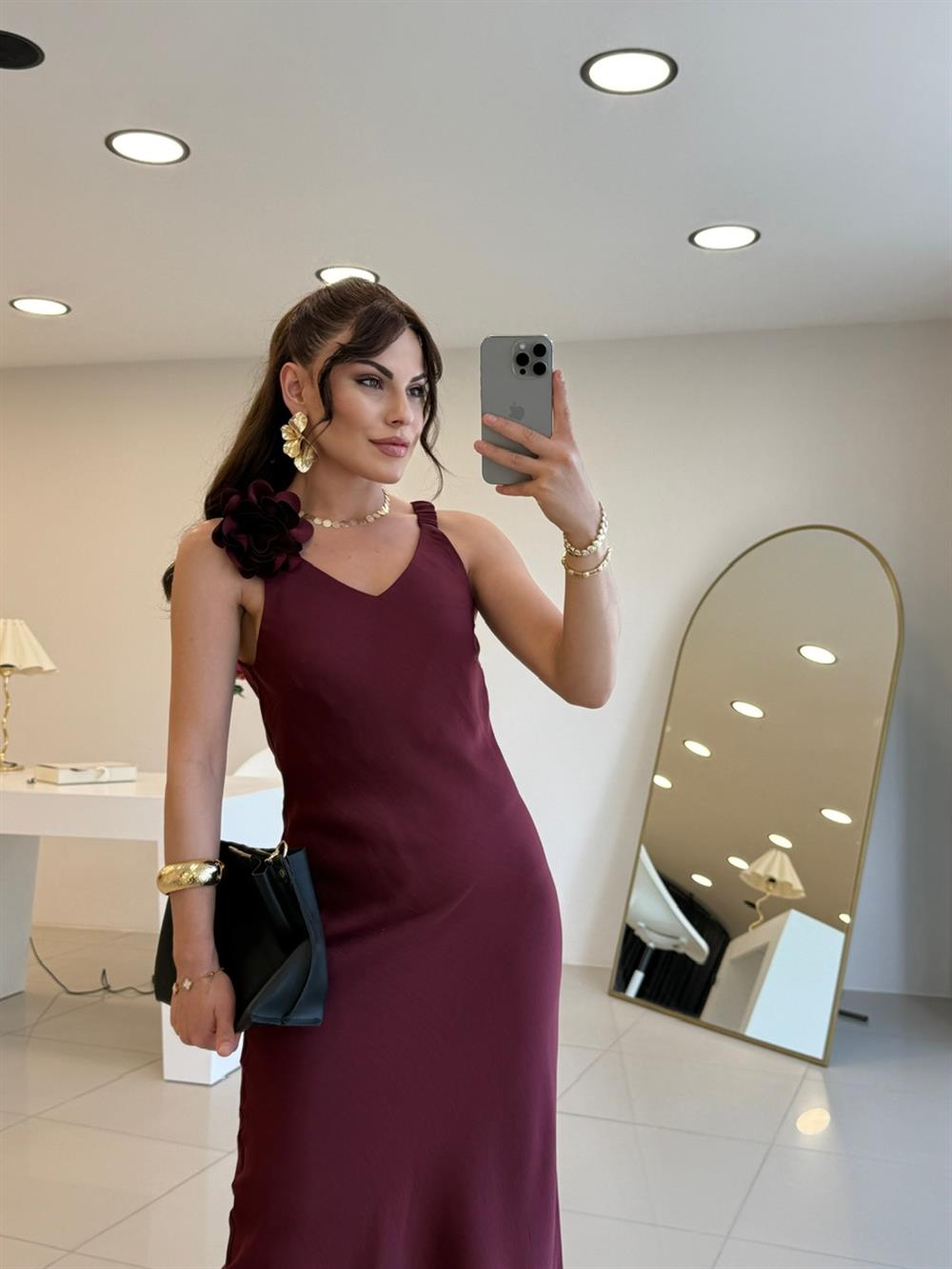 OMUZ GÜL DETAYLI SATEN ELBİSE BORDO
