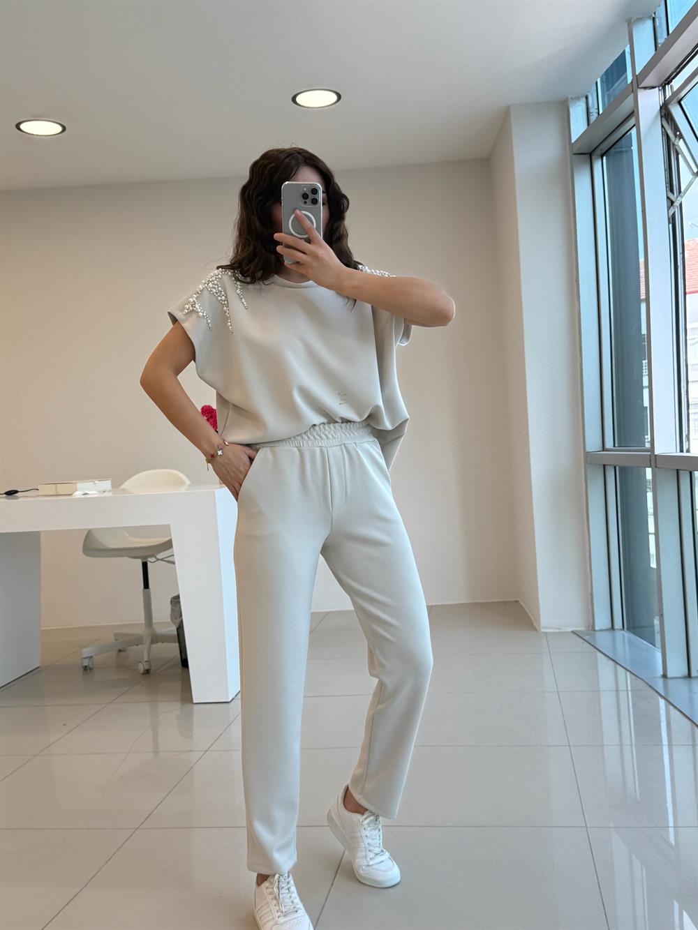 OMUZLARI İNCİ DETAYLI MODAL TAKIM TAŞ