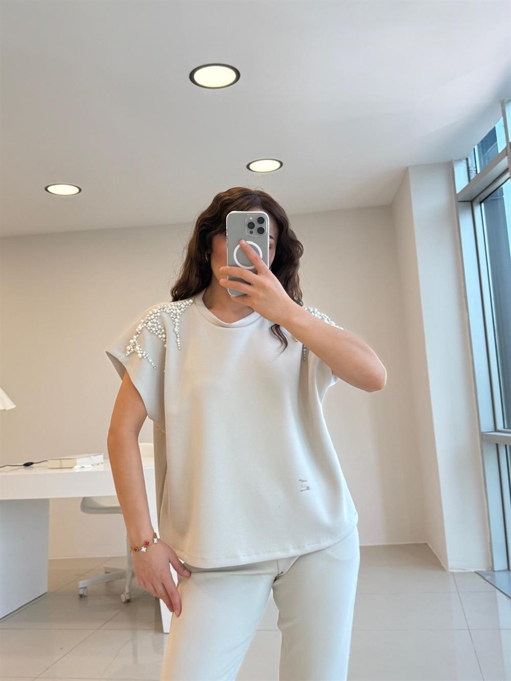 OMUZLARI İNCİ DETAYLI MODAL TAKIM TAŞ