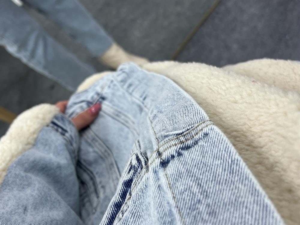 Ön Kismi Deni̇m Detayli Astarli Peluş Mont