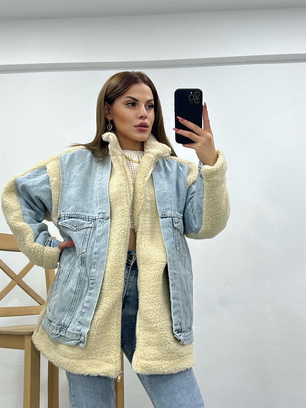 Ön Kismi Deni̇m Detayli Astarli Peluş Mont