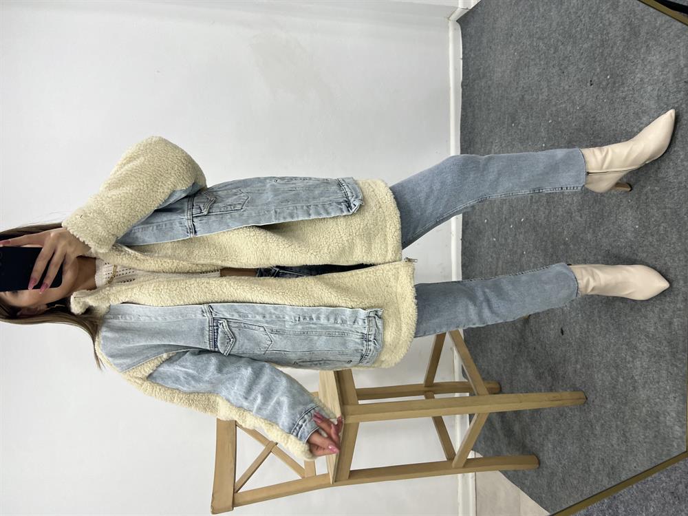 Ön Kismi Deni̇m Detayli Astarli Peluş Mont