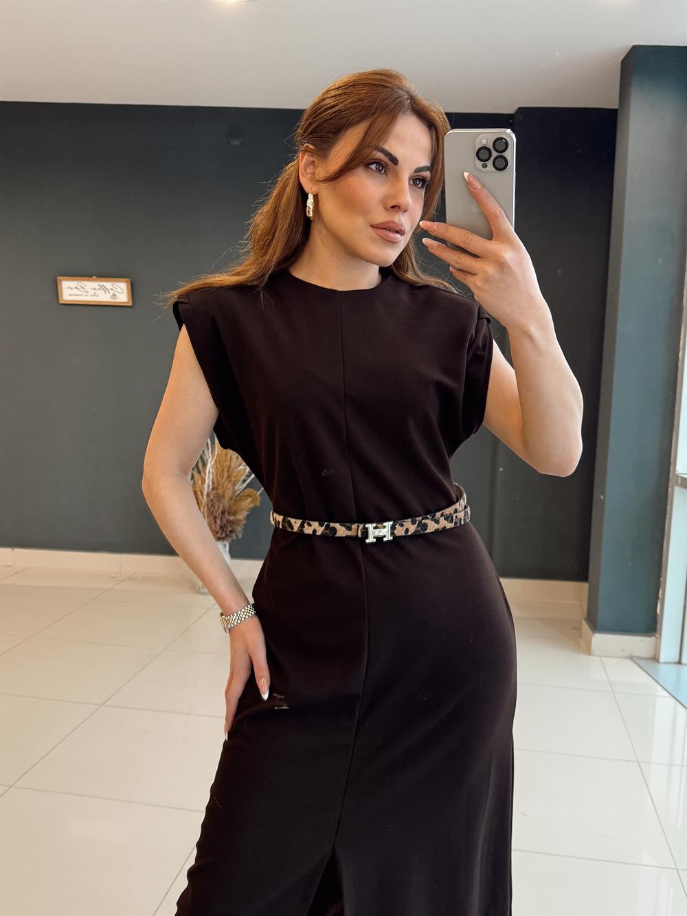 Önden Yirtmaçli Kumaş Elbi̇se Kahve