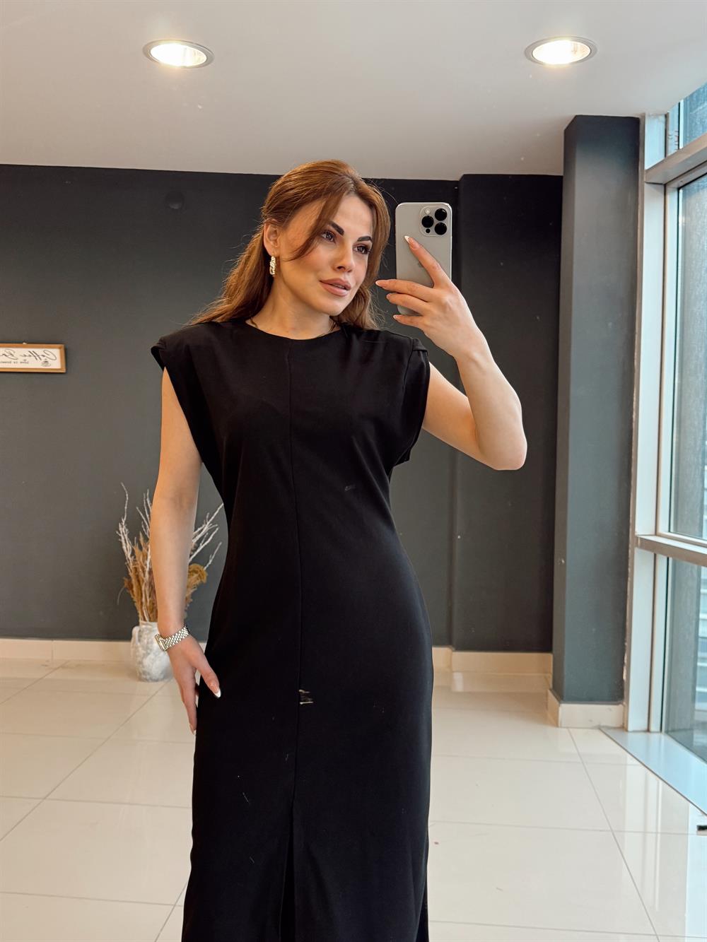 Önden Yirtmaçli Kumaş Elbi̇se Si̇yah