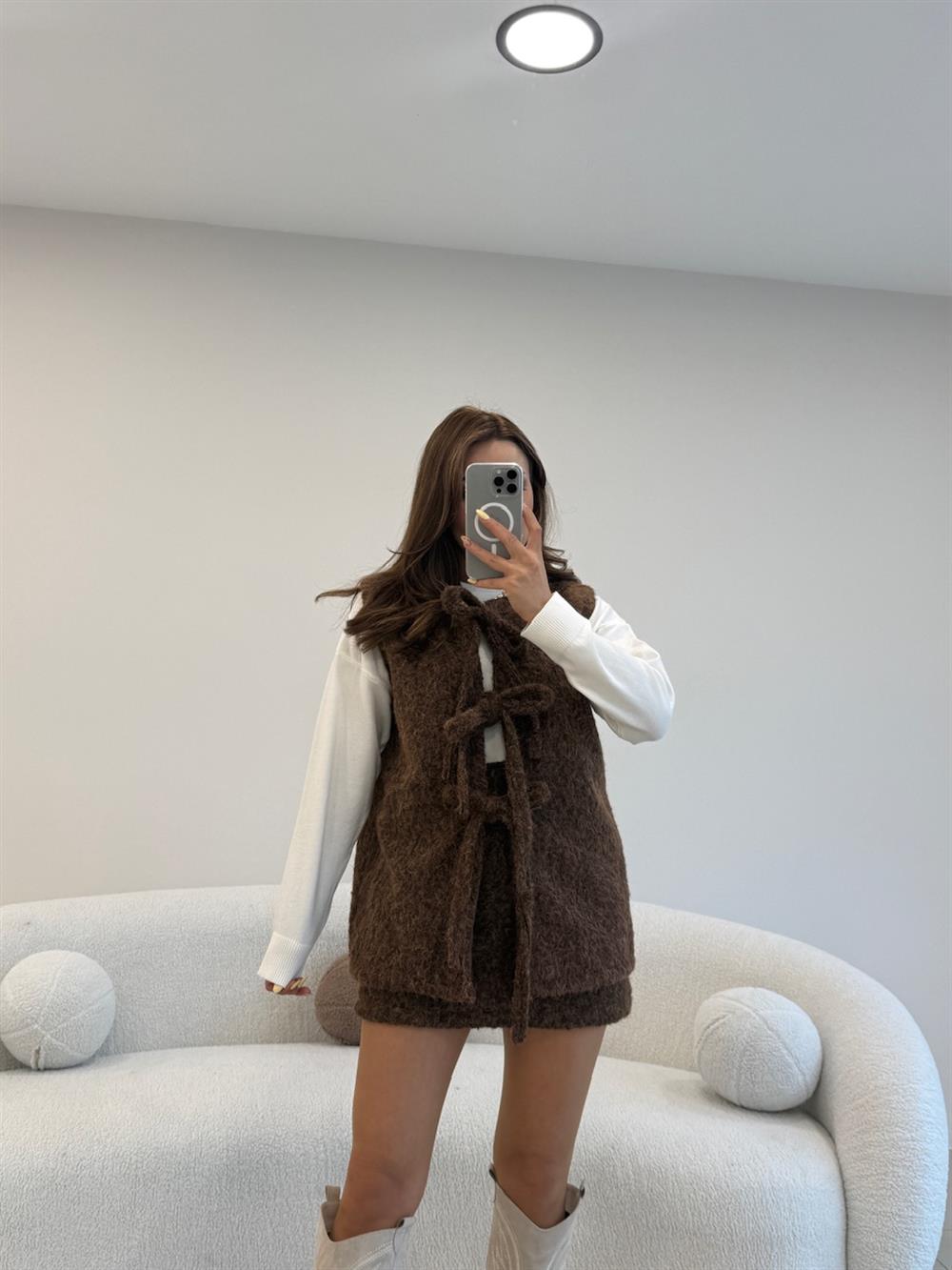 ÖNÜ BAĞLAMALI KAŞE YELEK KAHVE