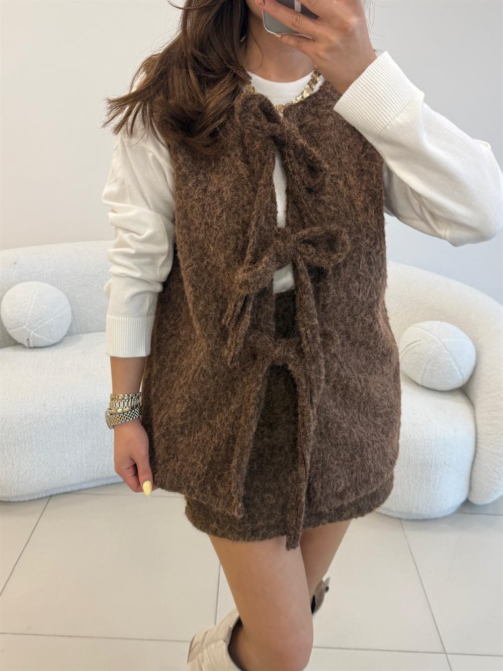 ÖNÜ BAĞLAMALI KAŞE YELEK KAHVE