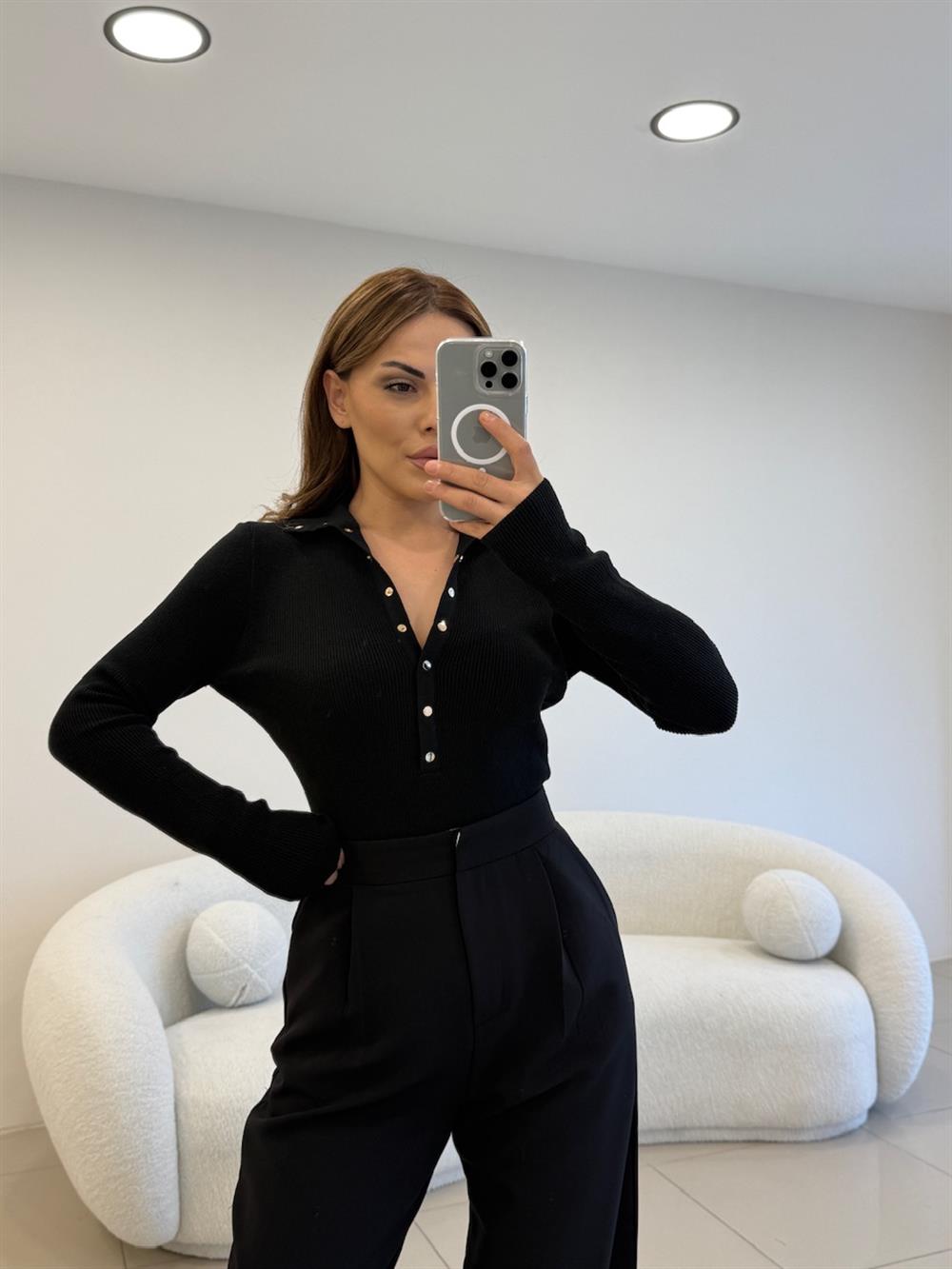 ÖNÜ ÇITLI DİK YAKA KAZAK SİYAH