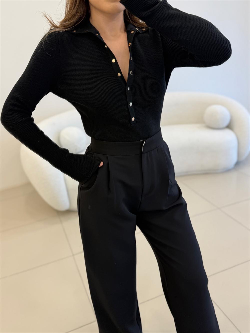 ÖNÜ ÇITLI DİK YAKA KAZAK SİYAH