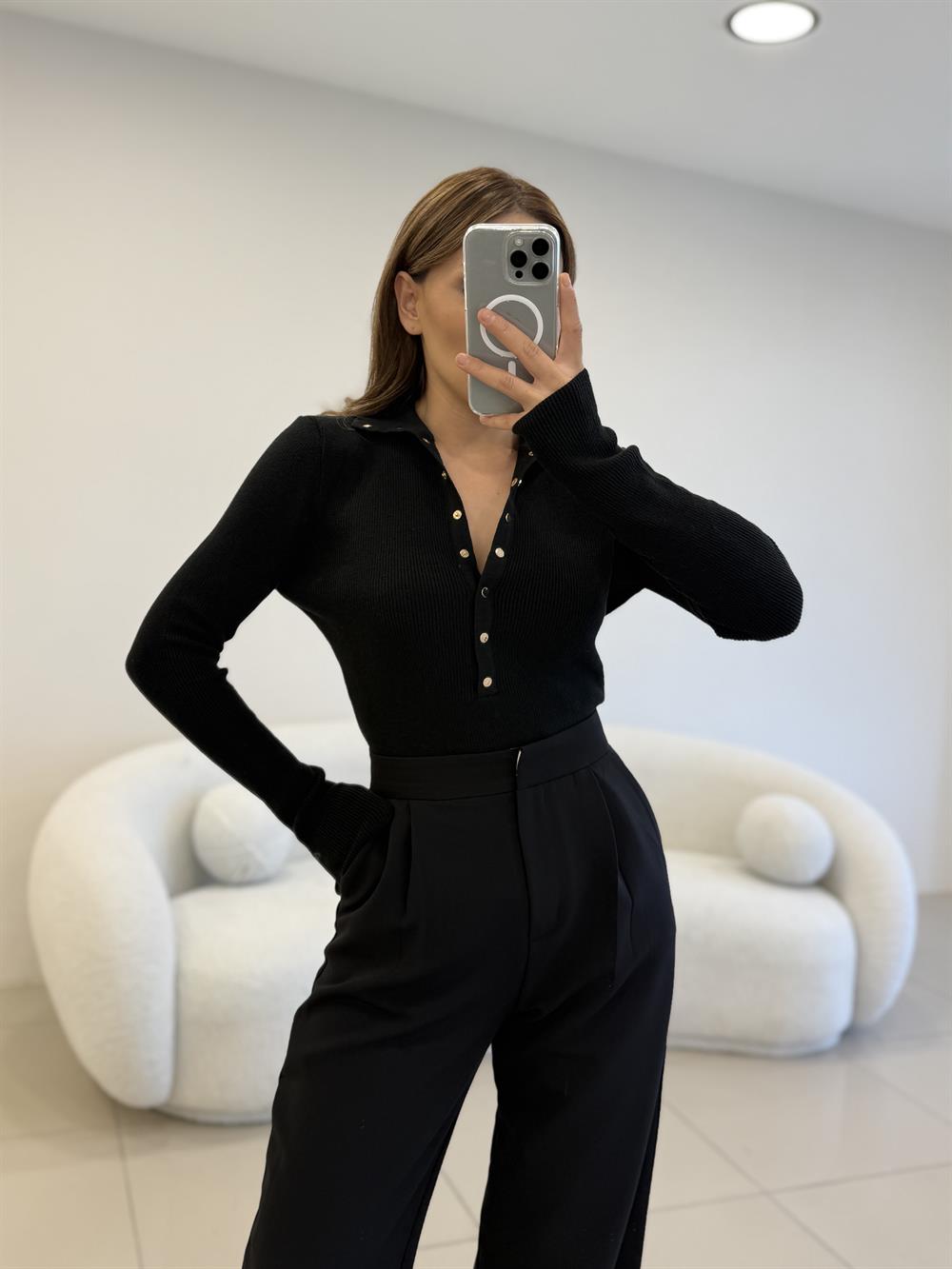 ÖNÜ ÇITLI DİK YAKA KAZAK SİYAH