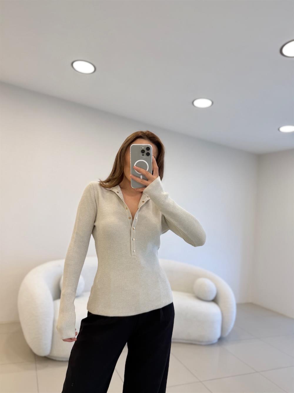 ÖNÜ ÇITLI DİK YAKA KAZAK TAŞ