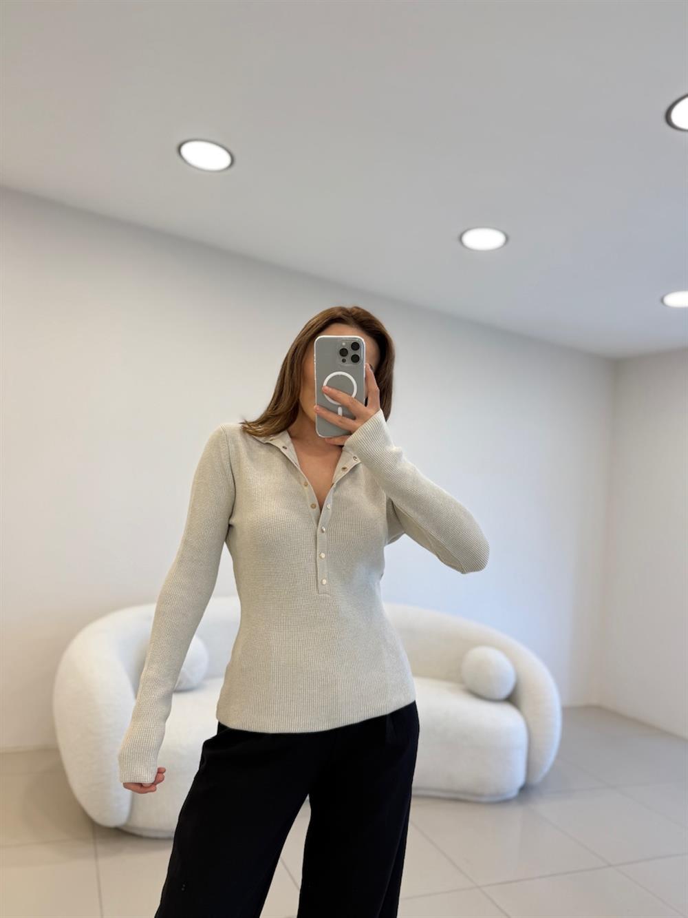 ÖNÜ ÇITLI DİK YAKA KAZAK TAŞ