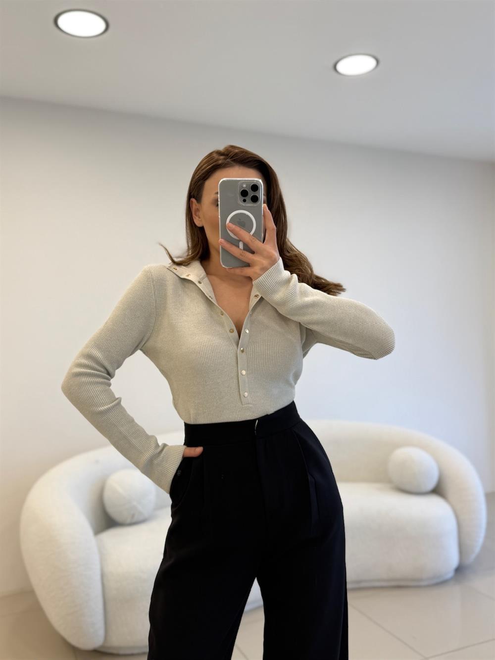 ÖNÜ ÇITLI DİK YAKA KAZAK TAŞ