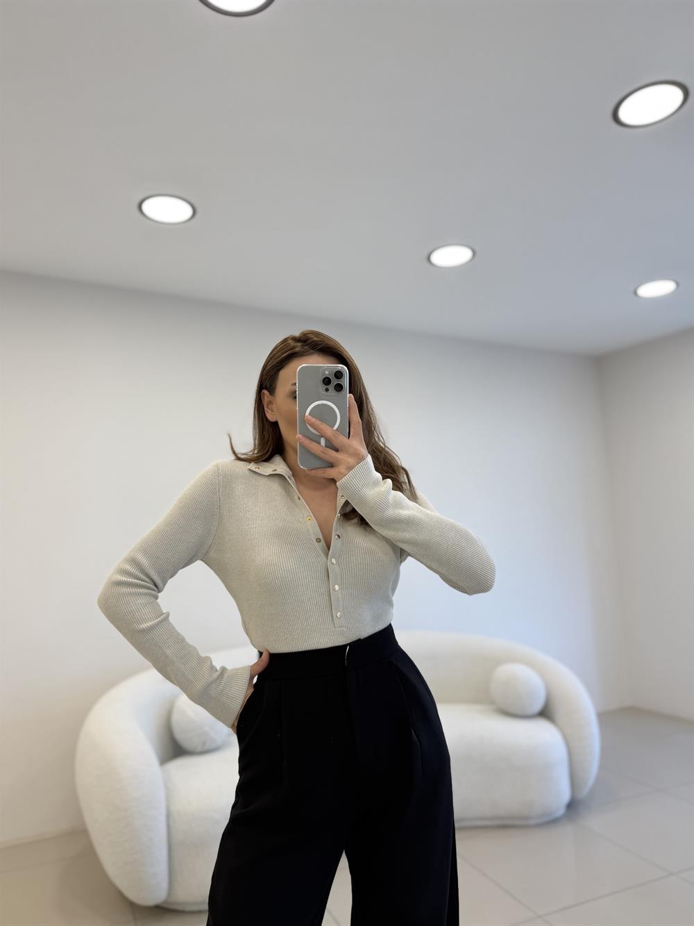 ÖNÜ ÇITLI DİK YAKA KAZAK TAŞ