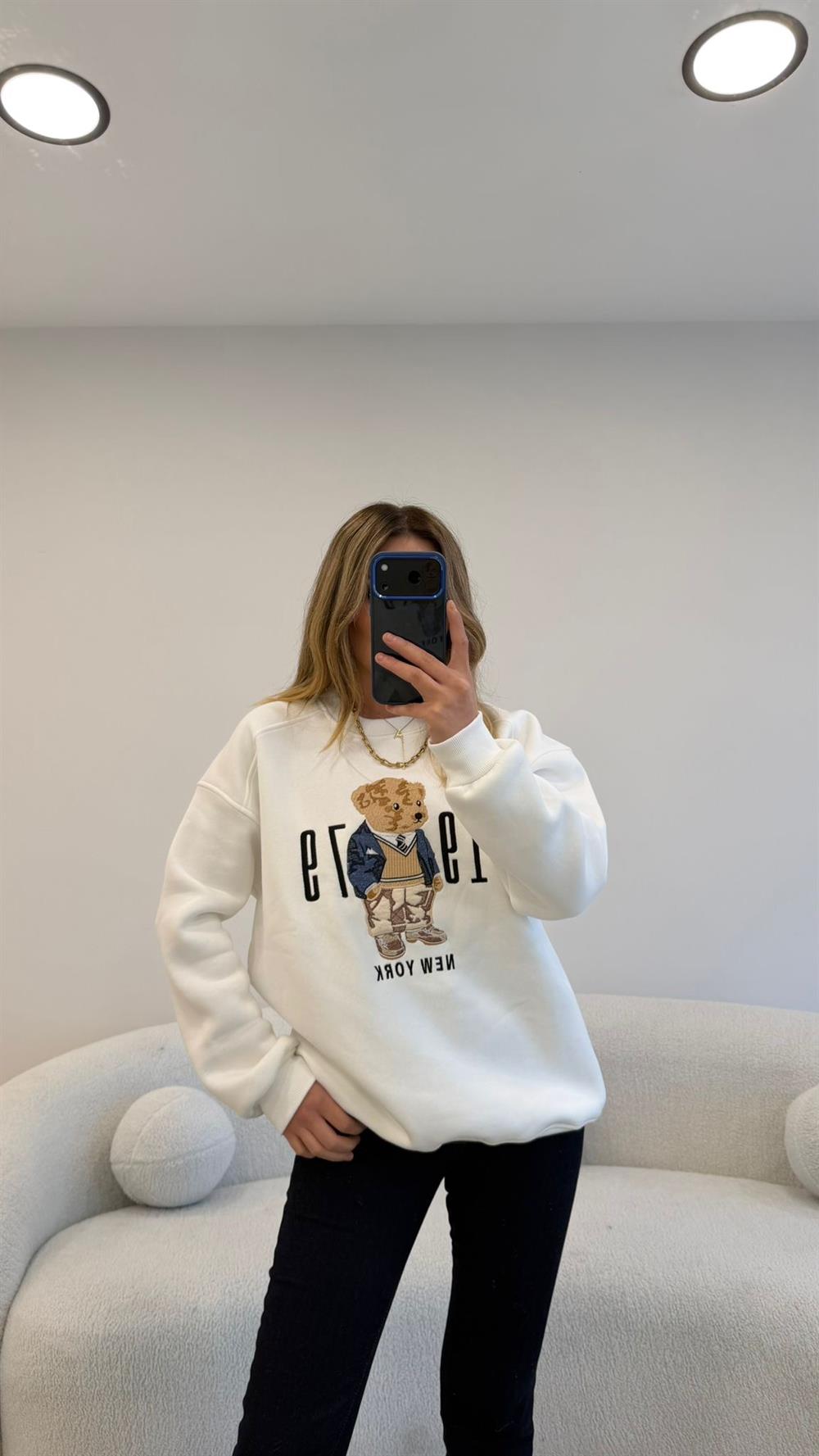 ÖNÜ RAKAM VE AYICIKLI ŞARDONLU  SWEAT BEYAZ