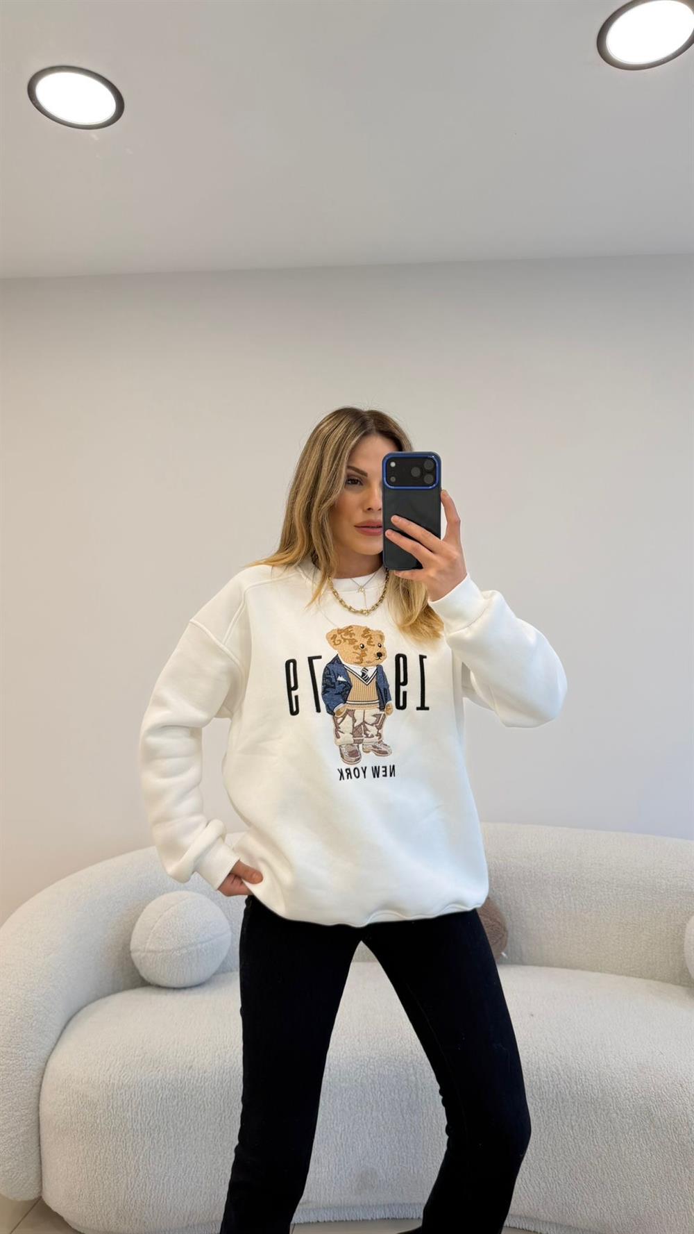 ÖNÜ RAKAM VE AYICIKLI ŞARDONLU  SWEAT BEYAZ