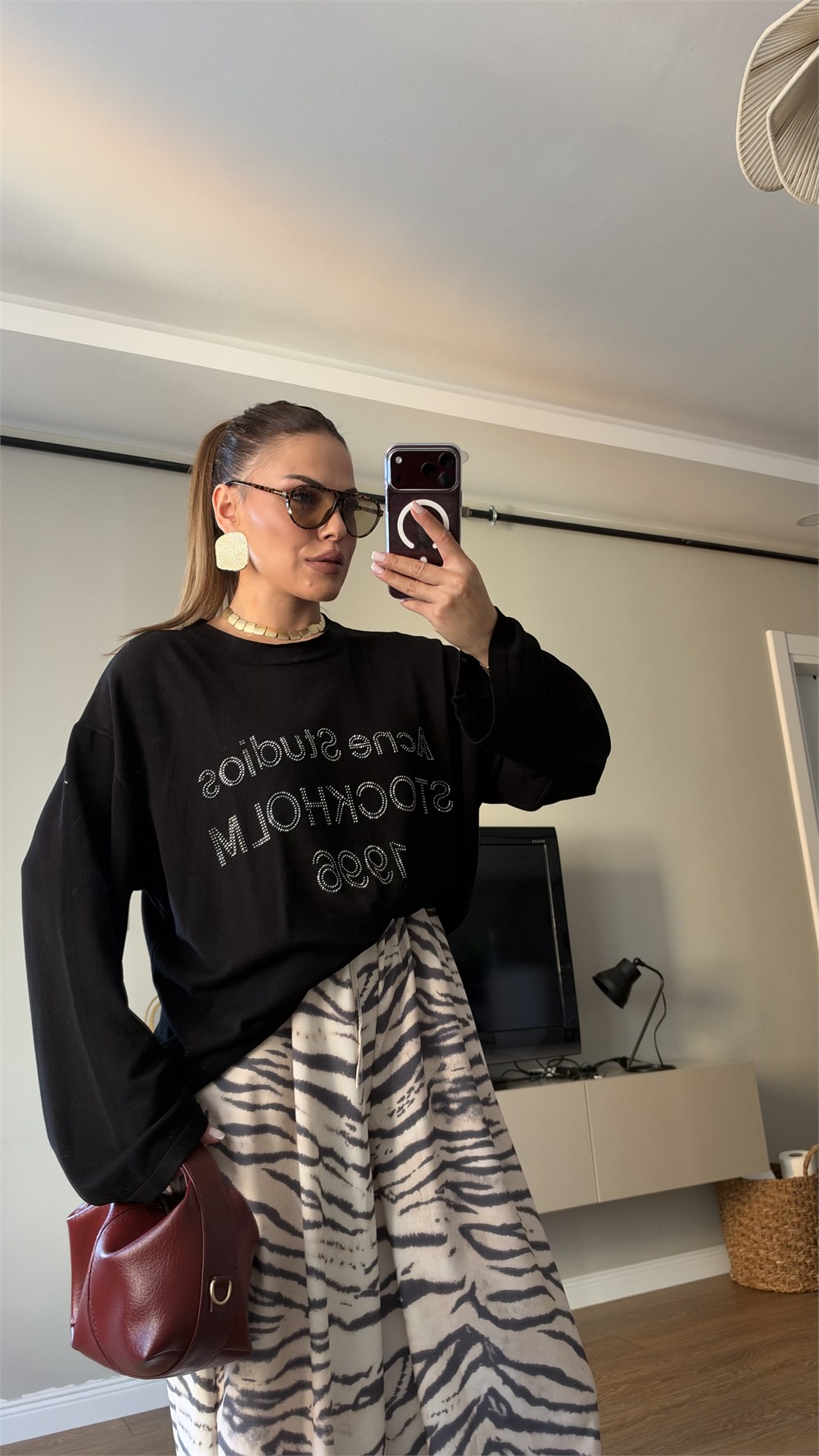 Önü Taş Detaylı Düşük Omuz Oversize Triko Bluz Siyah