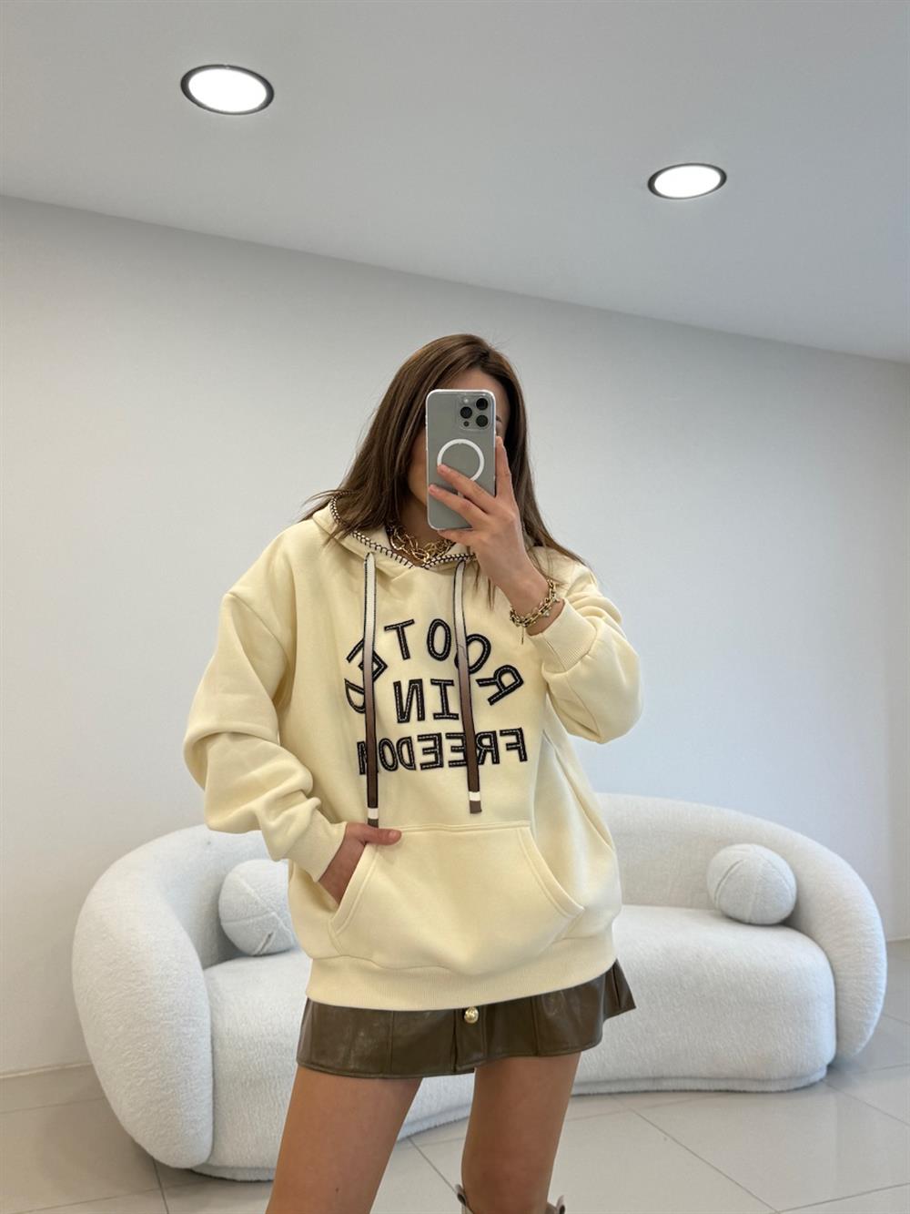 ÖNÜ YAZI DETAYLI KAPŞONLU SWEAT