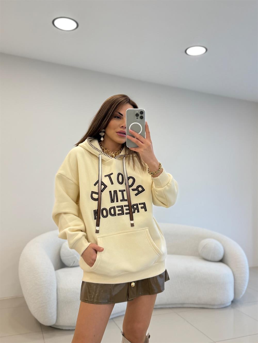 ÖNÜ YAZI DETAYLI KAPŞONLU SWEAT