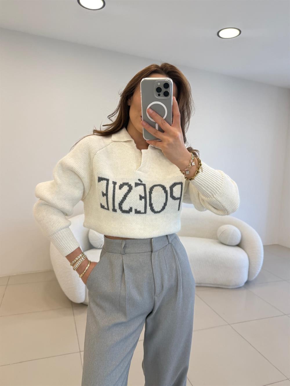 ÖNÜ YAZI DETAYLI YAKALI KAZAK