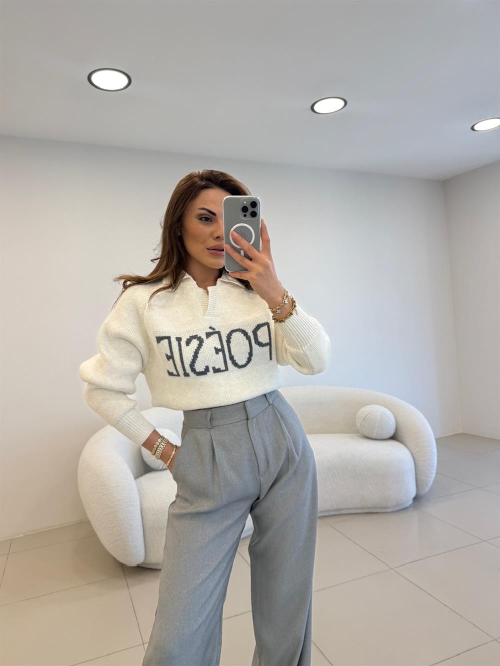 ÖNÜ YAZI DETAYLI YAKALI KAZAK