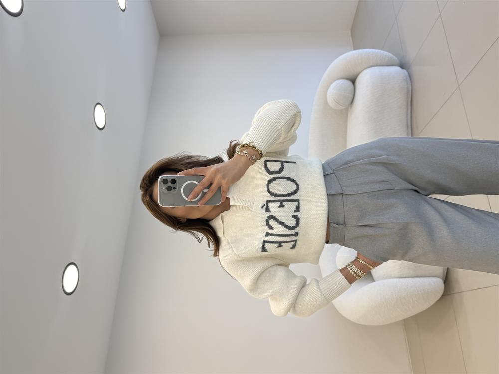 ÖNÜ YAZI DETAYLI YAKALI KAZAK