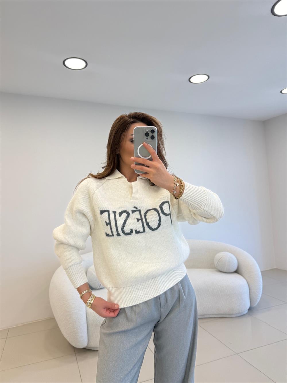 ÖNÜ YAZI DETAYLI YAKALI KAZAK