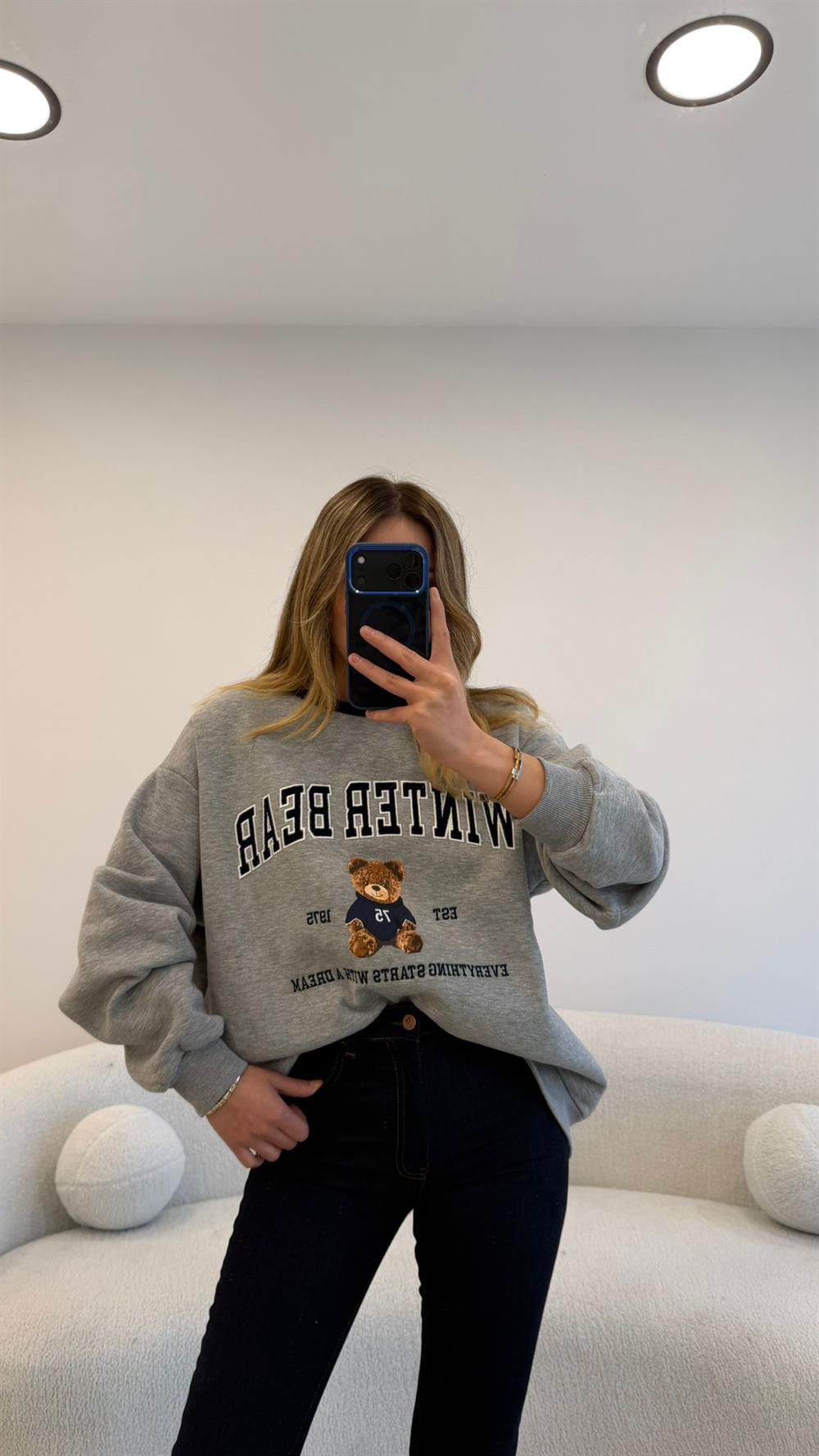 ÖNÜ YAZI VE AYICIKLI ŞARDONLU GRİ SWEAT