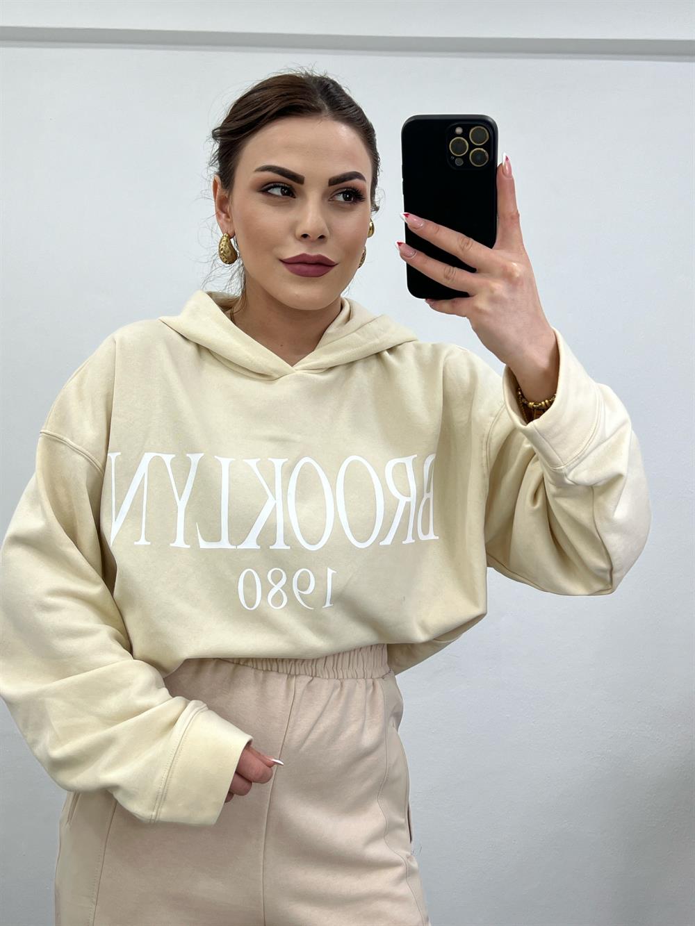 Önü Yazili Kapşonlu Sweat Taş