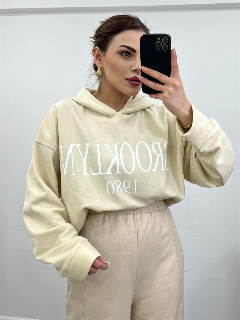 Önü Yazili Kapşonlu Sweat Taş