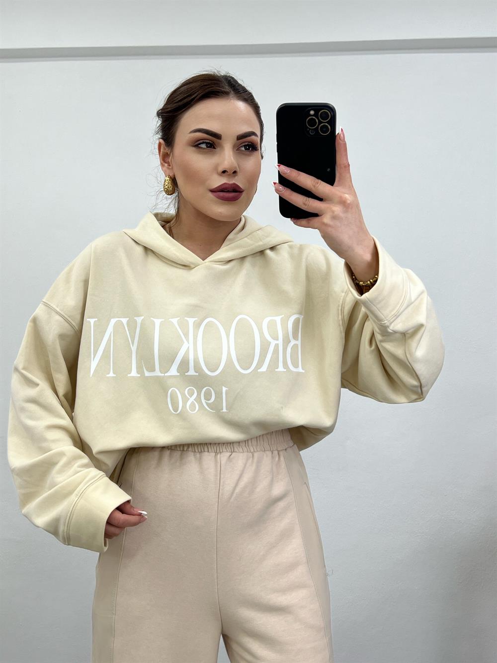 Önü Yazili Kapşonlu Sweat Taş