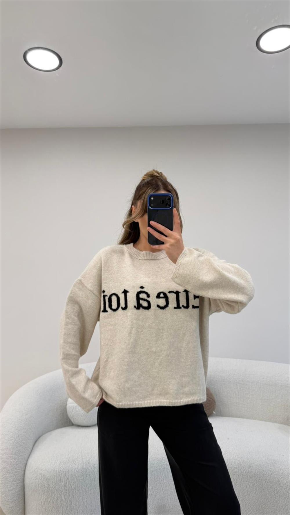 ÖNÜ YAZILI PİNTERES KAZAK