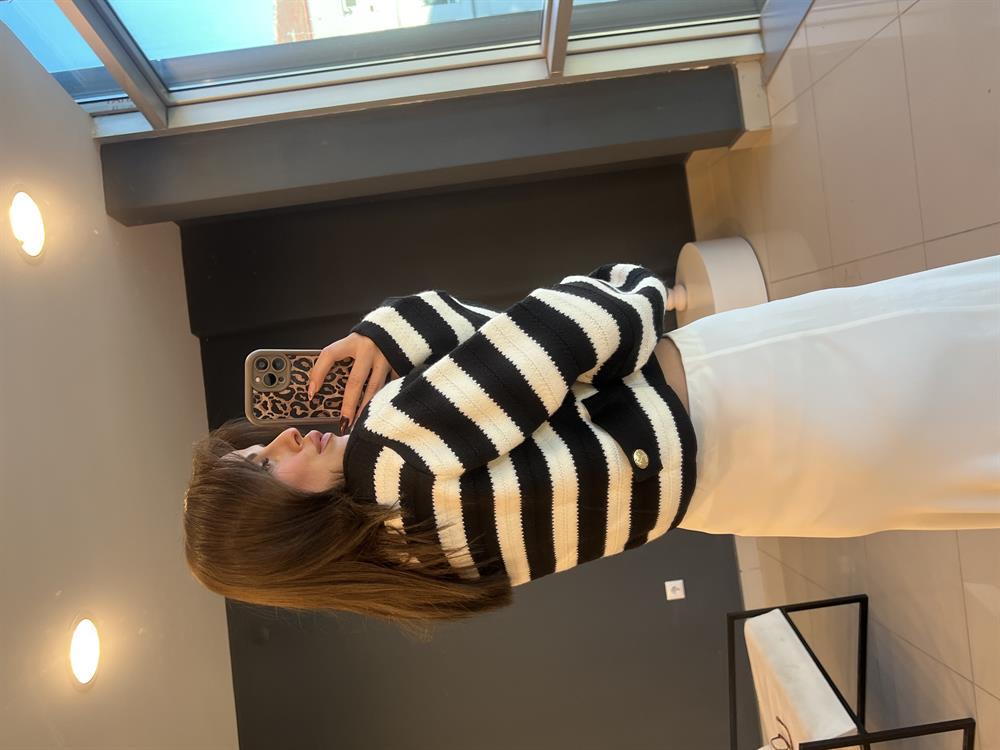 Çi̇zgi̇li̇ Hirka Si̇yah