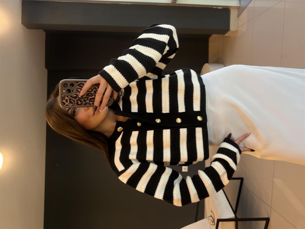 Çi̇zgi̇li̇ Hirka Si̇yah