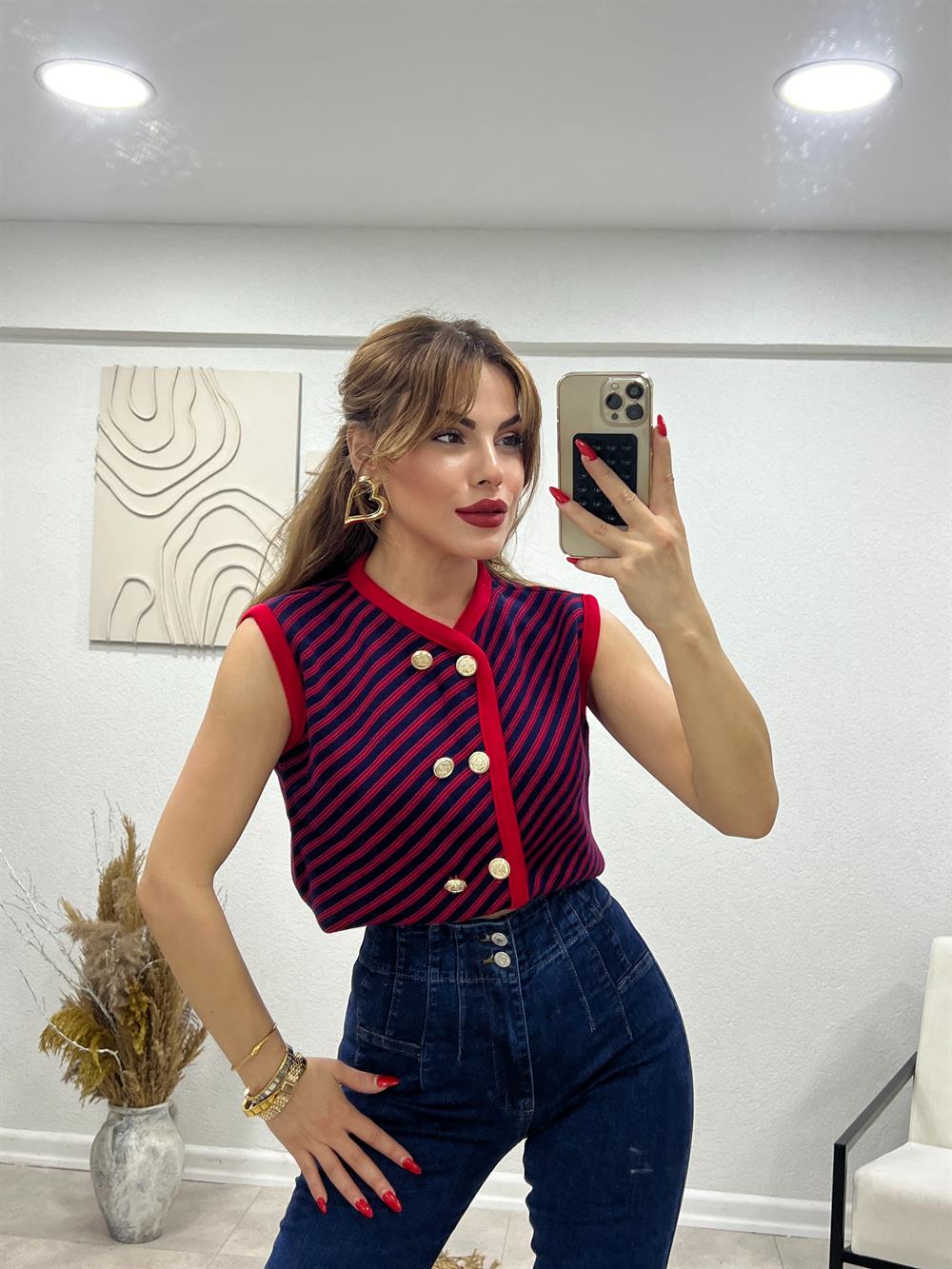 Gold Düğmeli̇ Tasarim Yelek