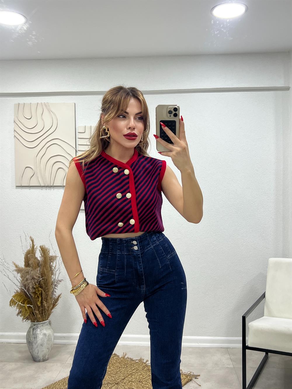 Gold Düğmeli̇ Tasarim Yelek