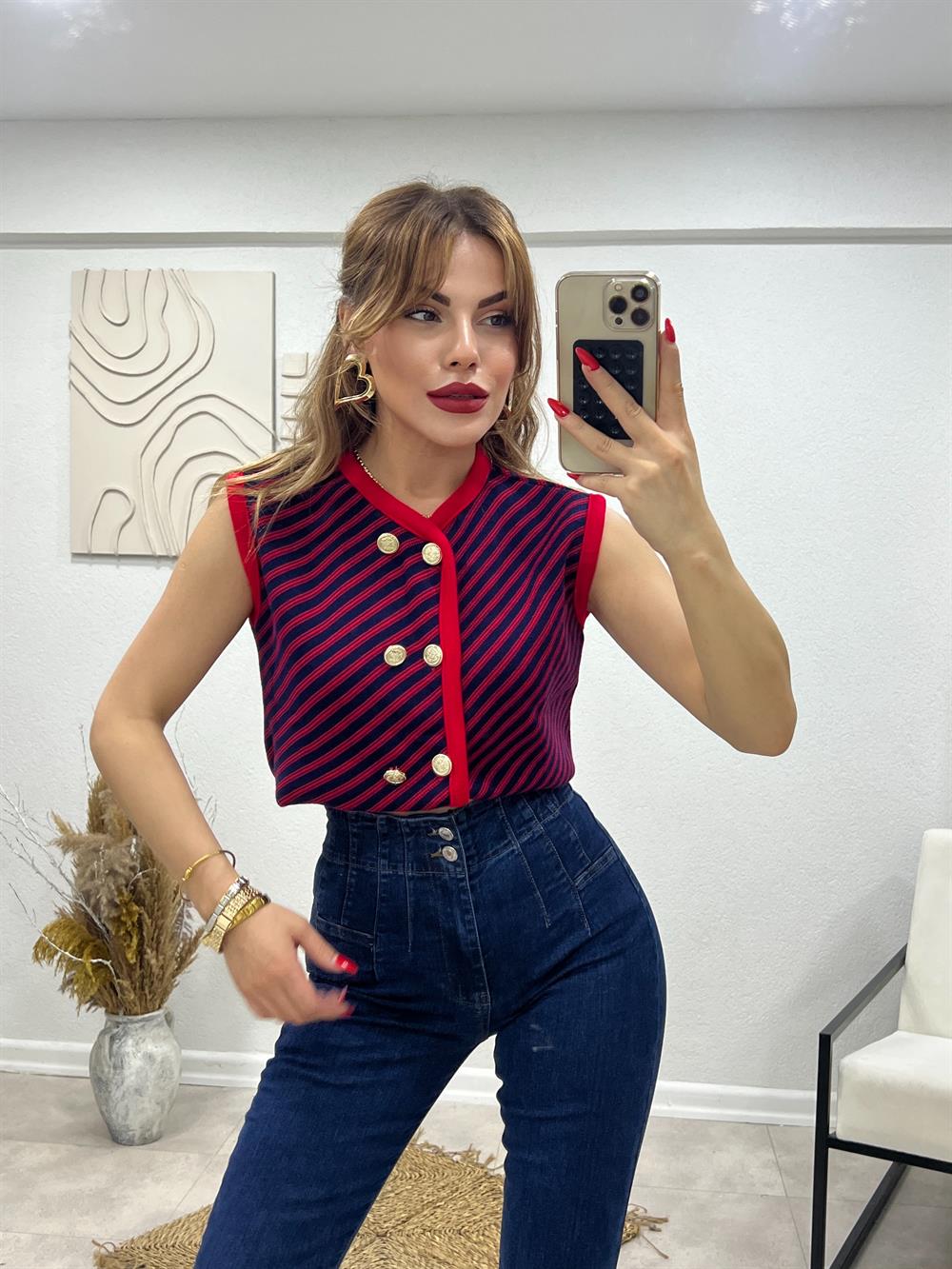 Gold Düğmeli̇ Tasarim Yelek