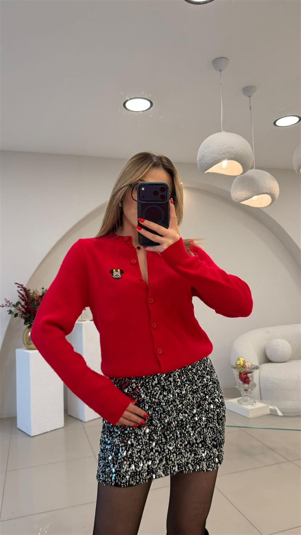 ÖZEL SERİ İŞLEMELİ KIRMIZI HIRKA