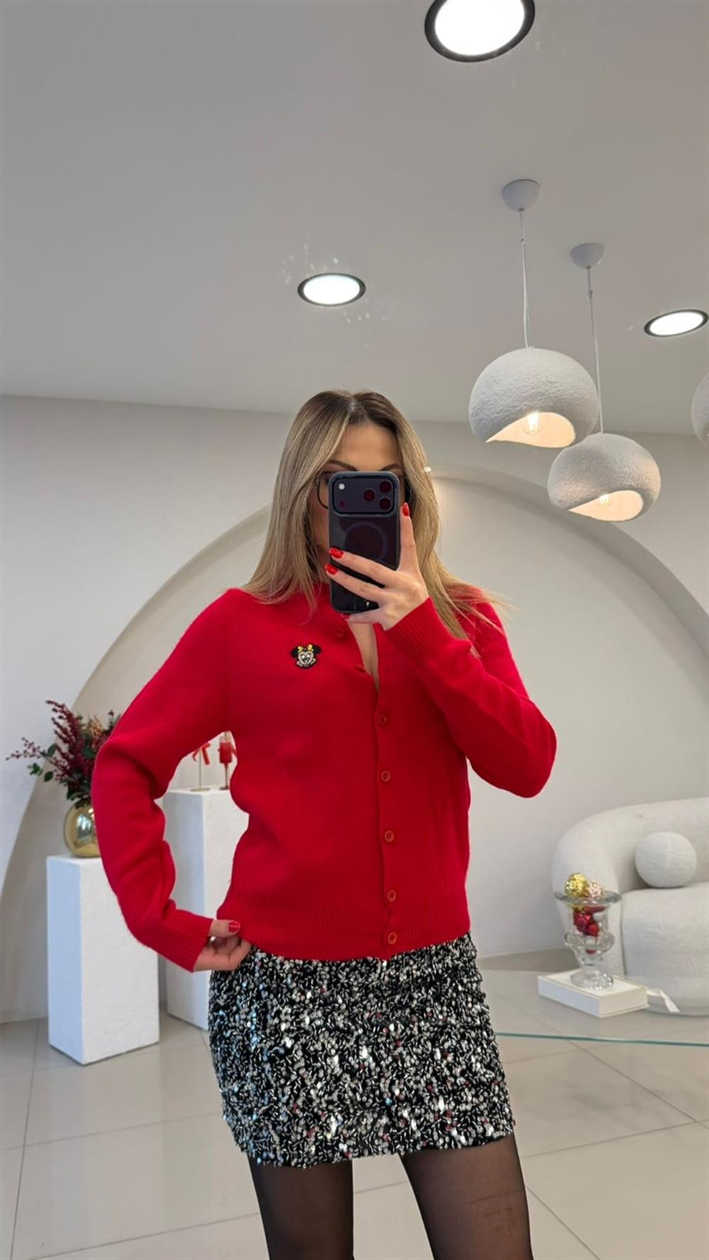 ÖZEL SERİ İŞLEMELİ KIRMIZI HIRKA