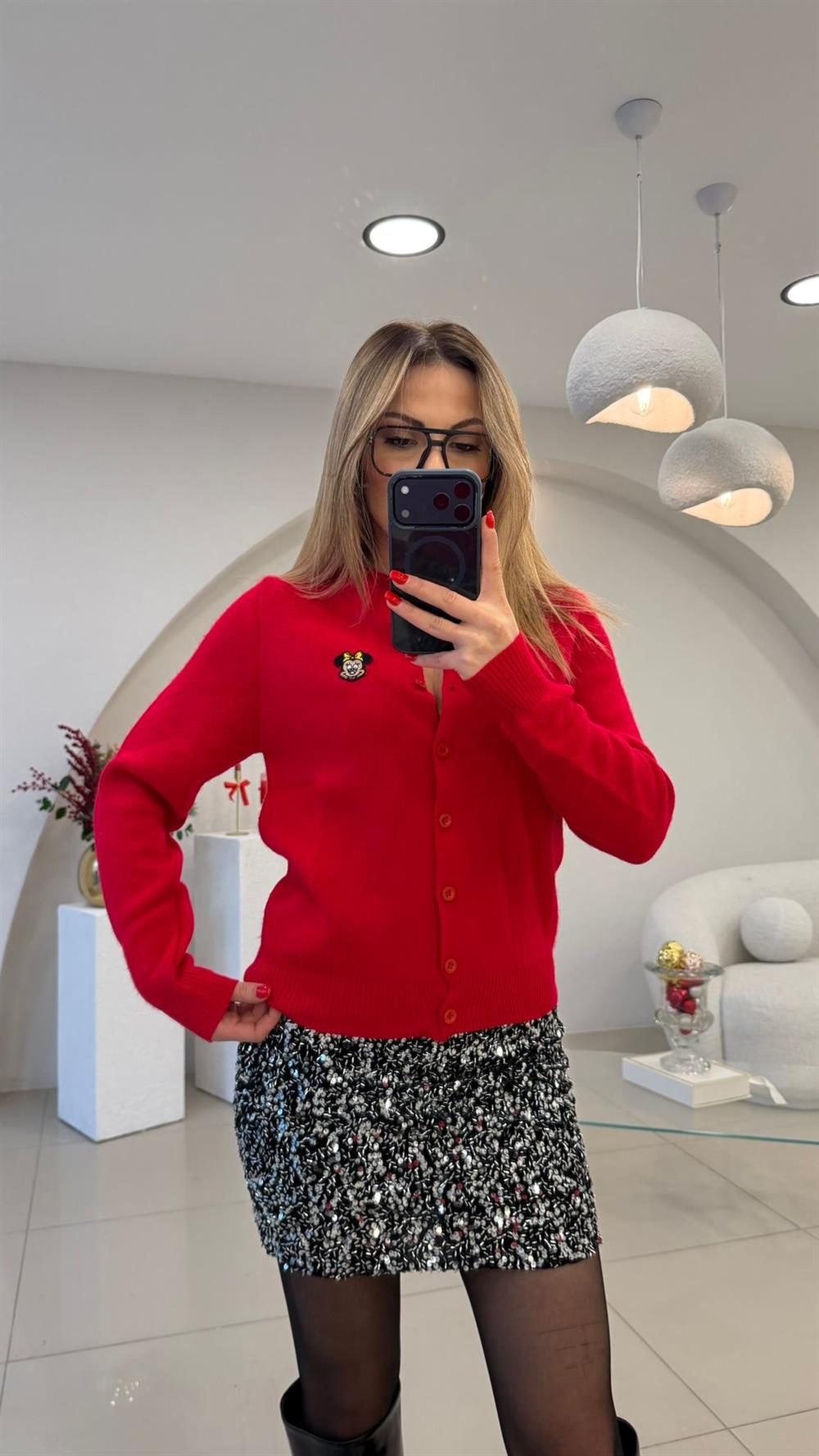 ÖZEL SERİ İŞLEMELİ KIRMIZI HIRKA