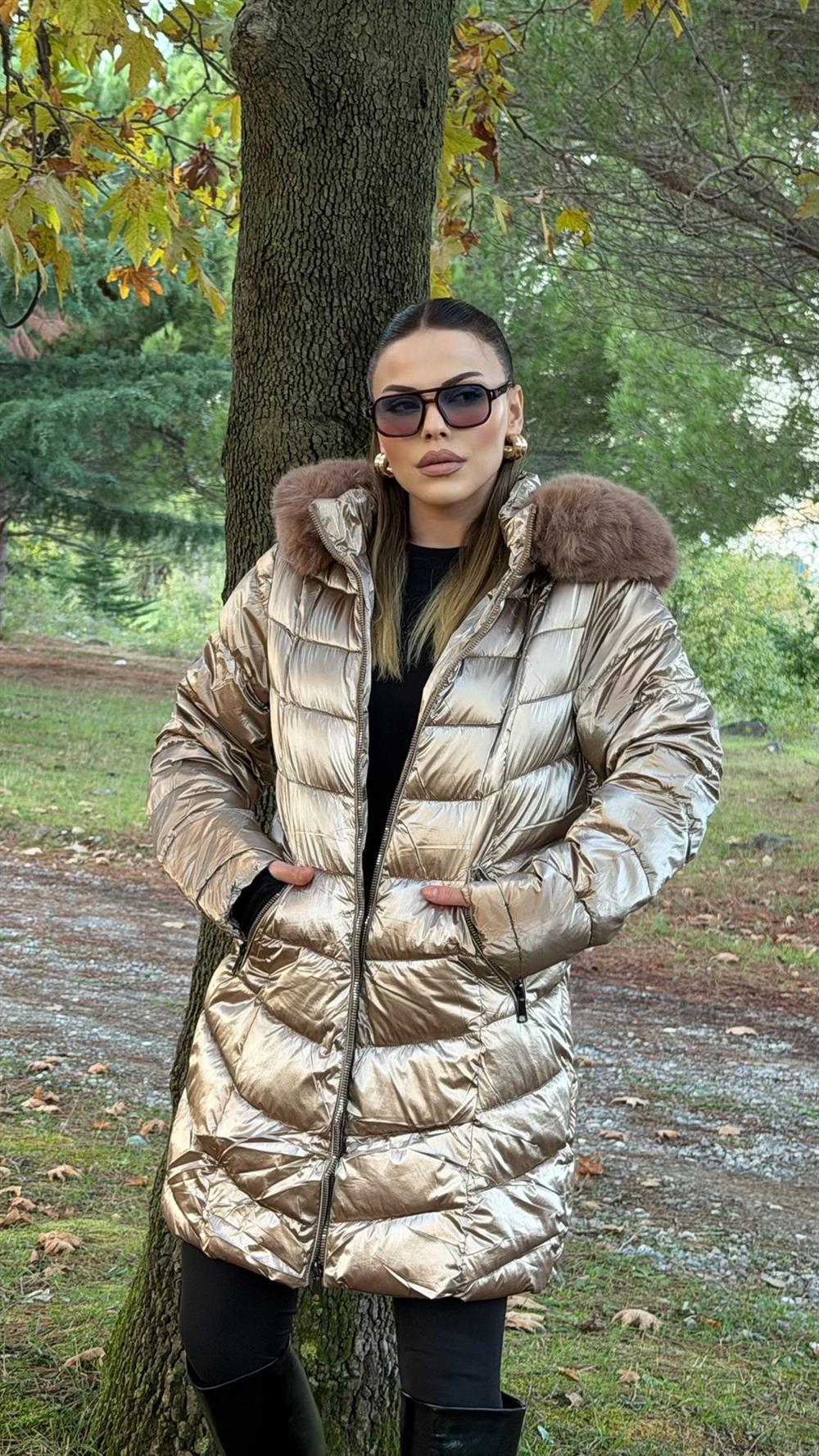 ÖZEL SERİ KÜRK KAPŞONLU PARLAK ŞİŞME MONT GOLD