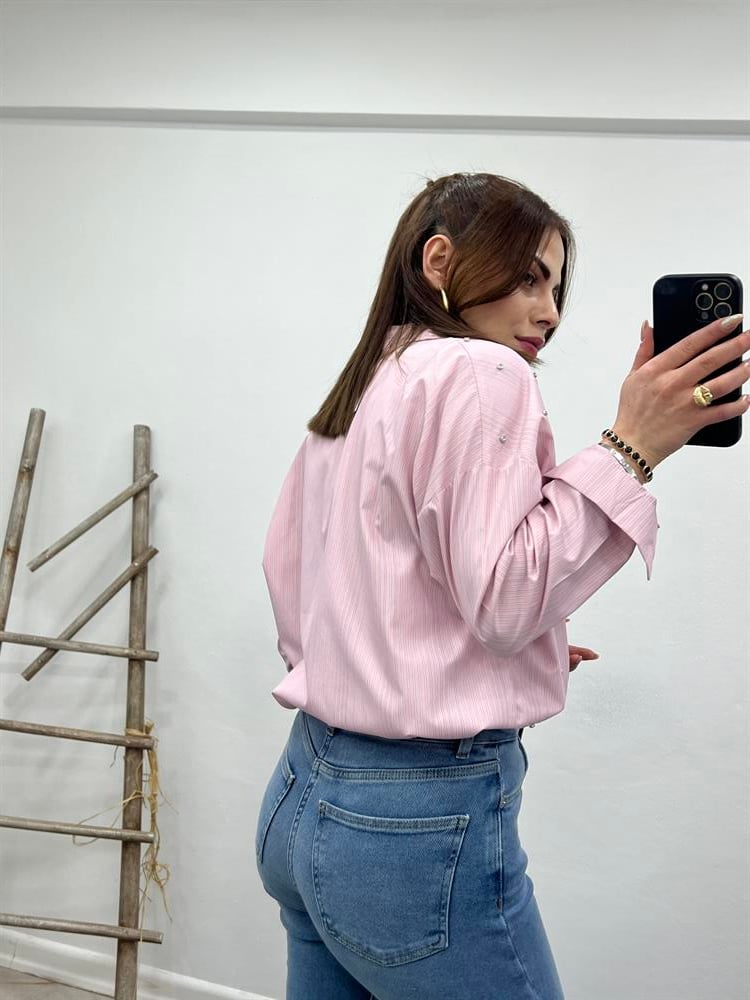 Pembe Çi̇zgi̇li̇ Taşli Gömlek