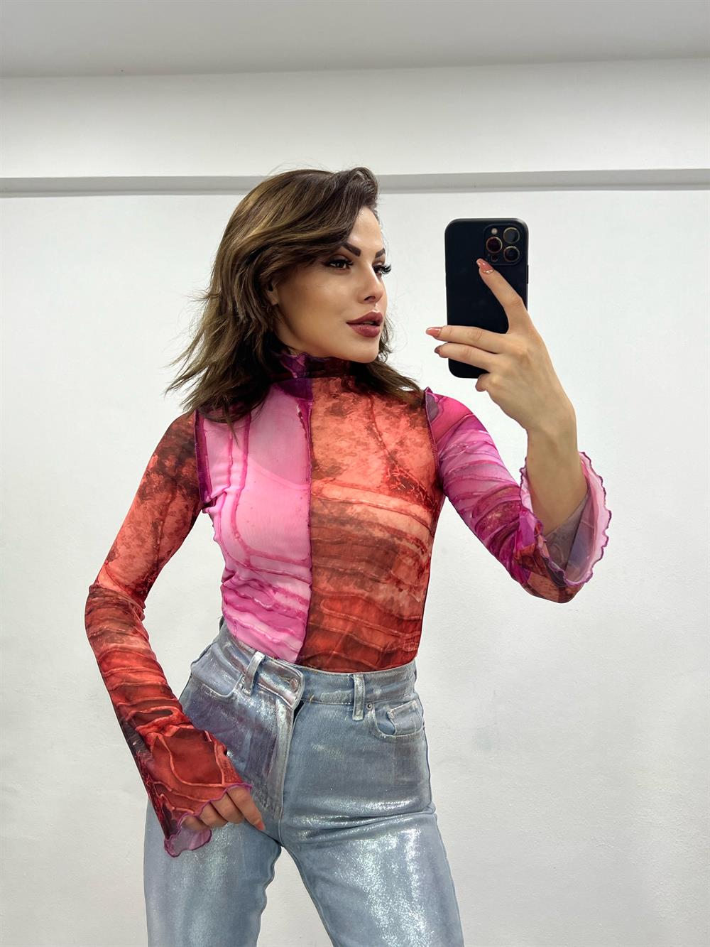 Pembe Desenli̇ Tül Bluz