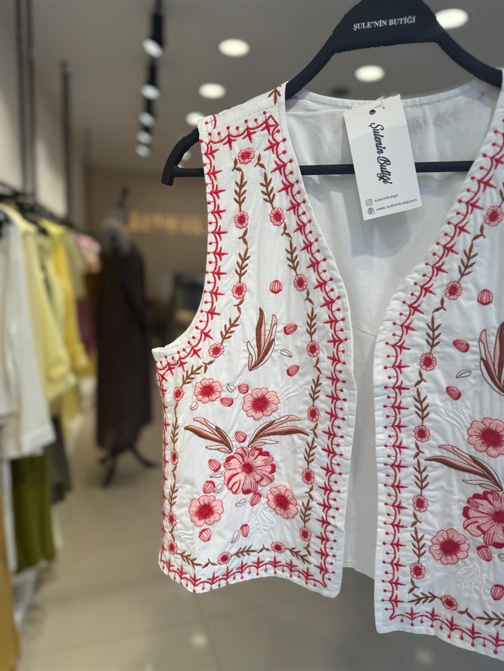 PEMBE NAKIŞ İŞLEMELİ YELEK