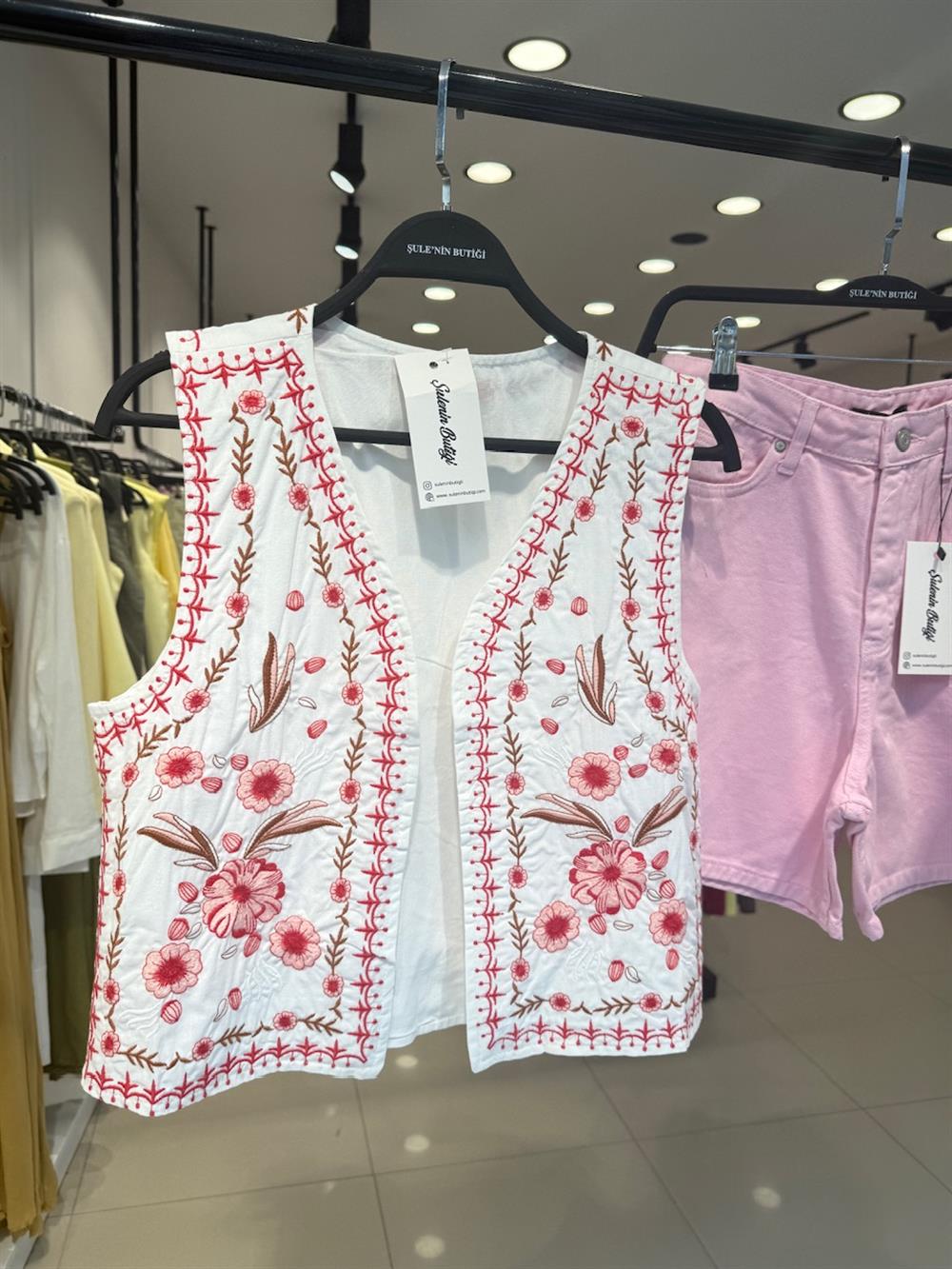 PEMBE NAKIŞ İŞLEMELİ YELEK