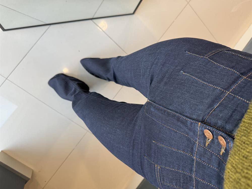 Pensli̇ Yumuşak Li̇krali Boru Paça Jean Koyu Mavi̇  